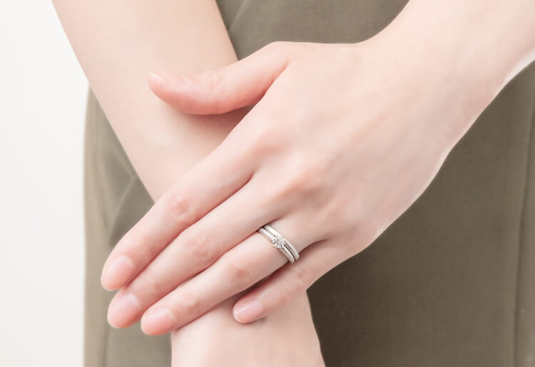 Piantina  戒指 - 直線造型，與任何性別、風格都能輕鬆搭配